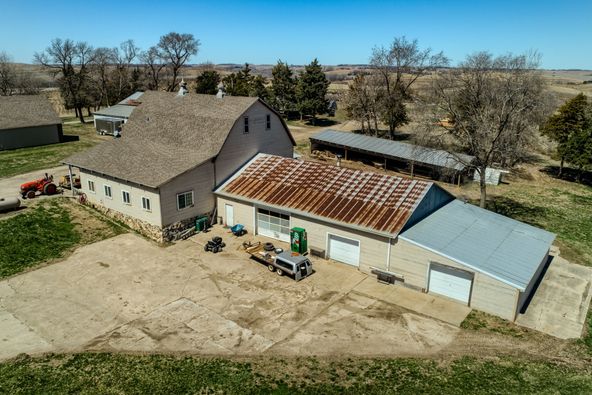19640 Pawnee Rd, Bennington, NE 68007